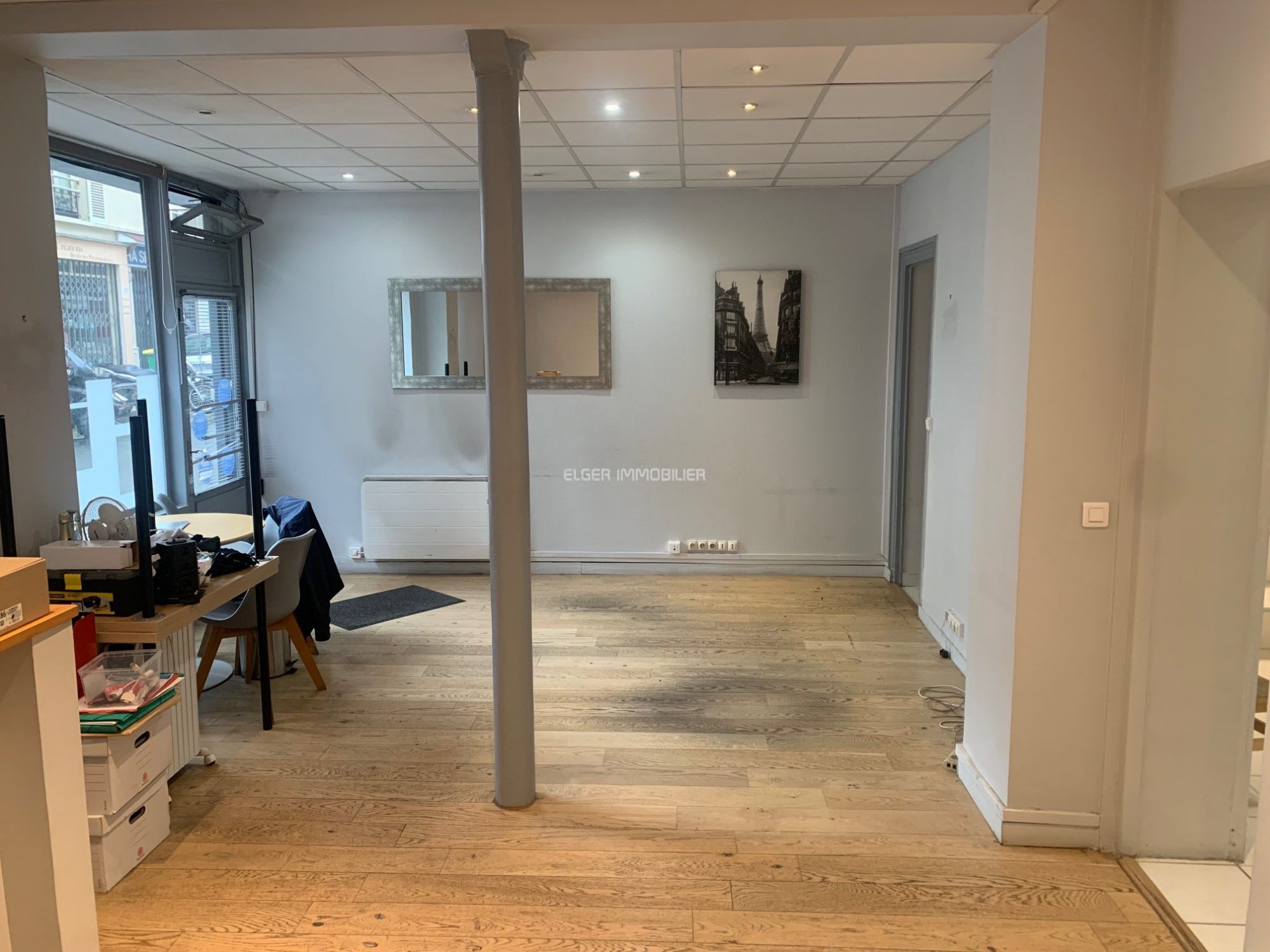 activity premises for sale on Paris (75015)