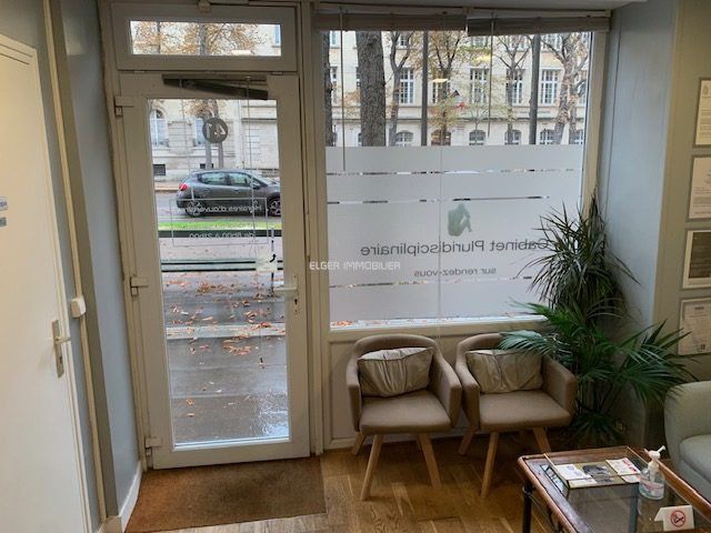 activity premises 3 Rooms for rent on Paris (75013)