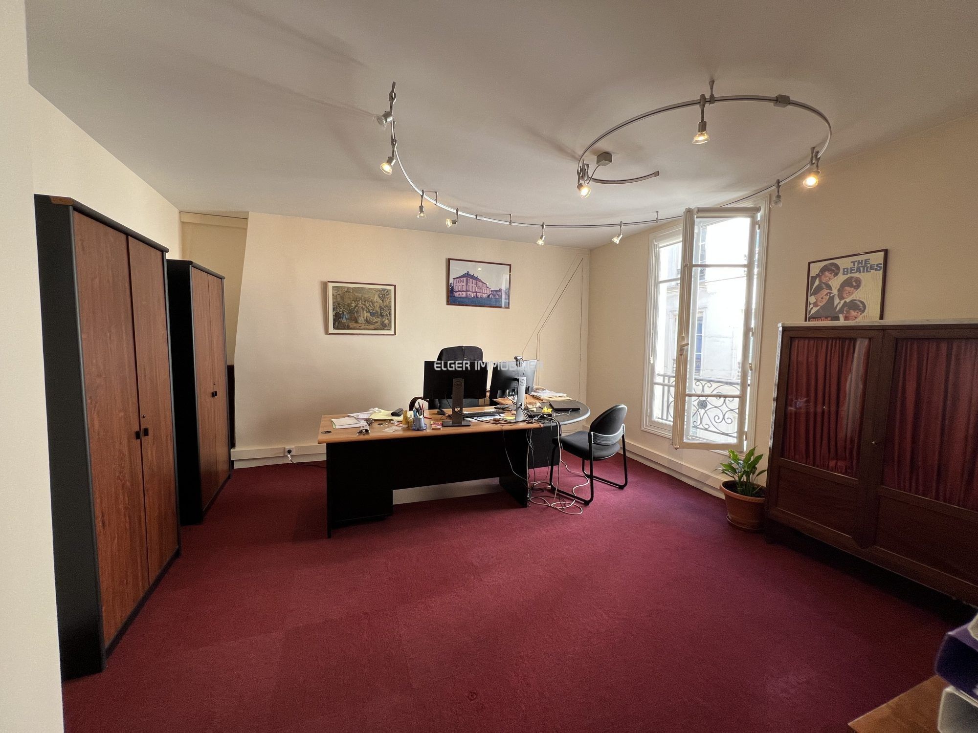business premises 5 Rooms for rent on Paris (75009)