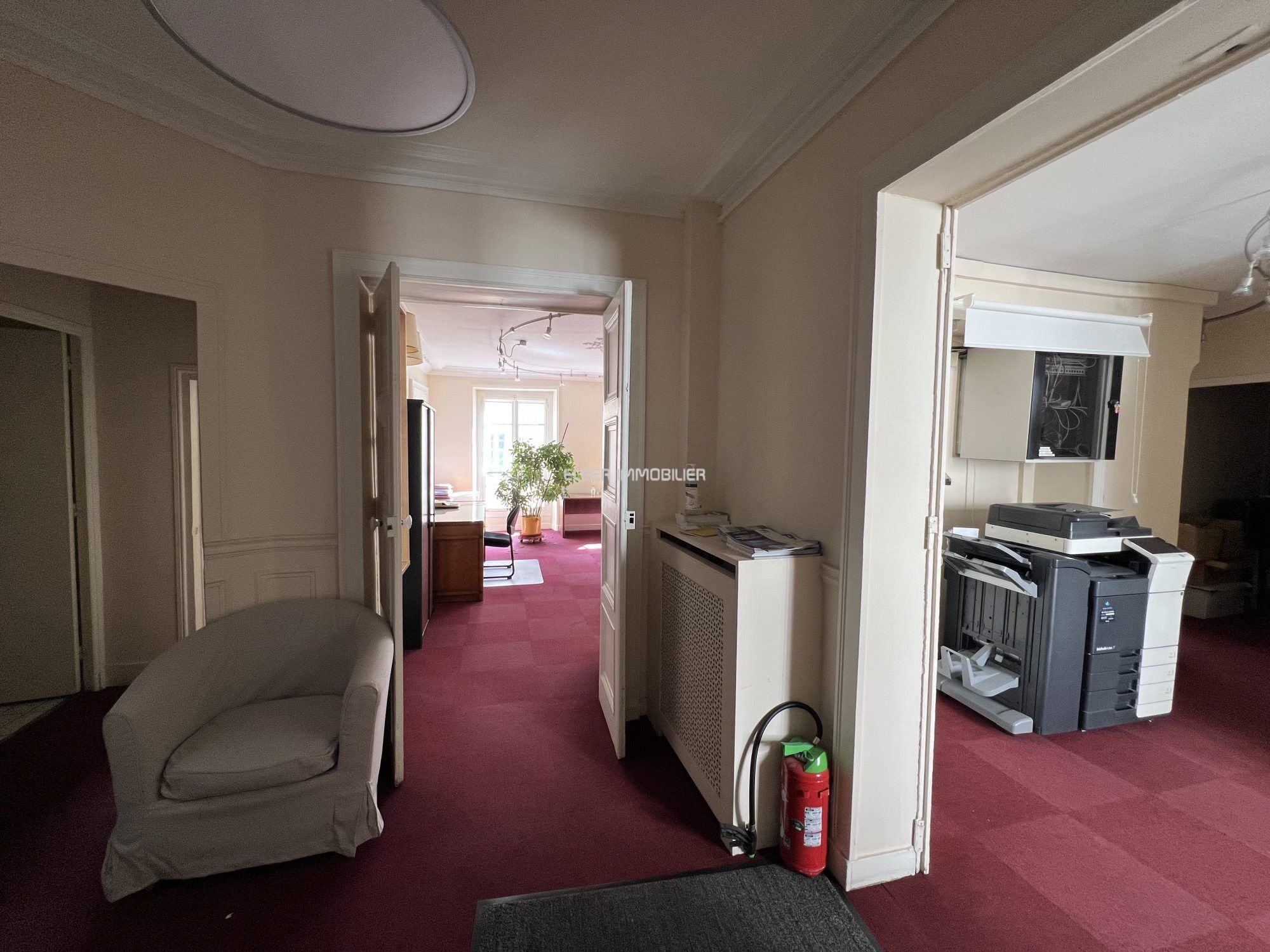 business premises 5 Rooms for rent on Paris (75009)