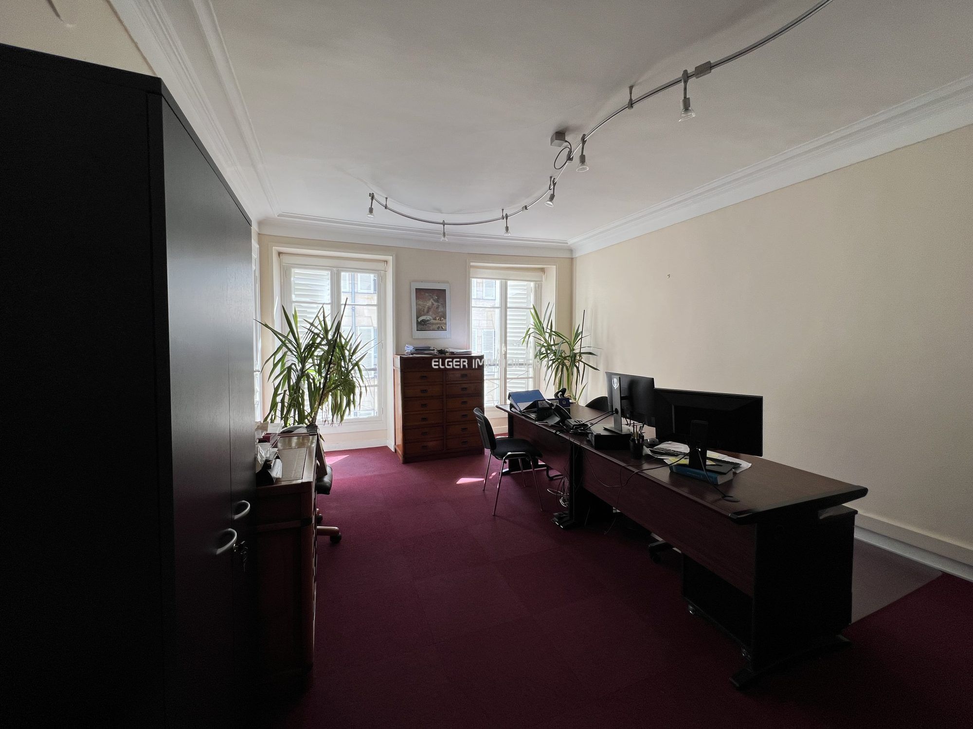 business premises 5 Rooms for rent on Paris (75009)