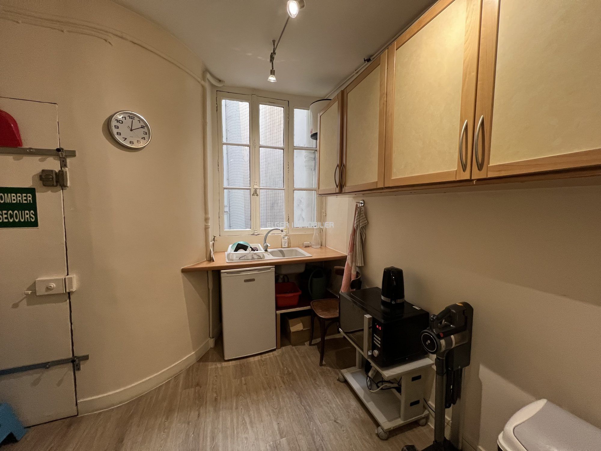 business premises 5 Rooms for rent on Paris (75009)