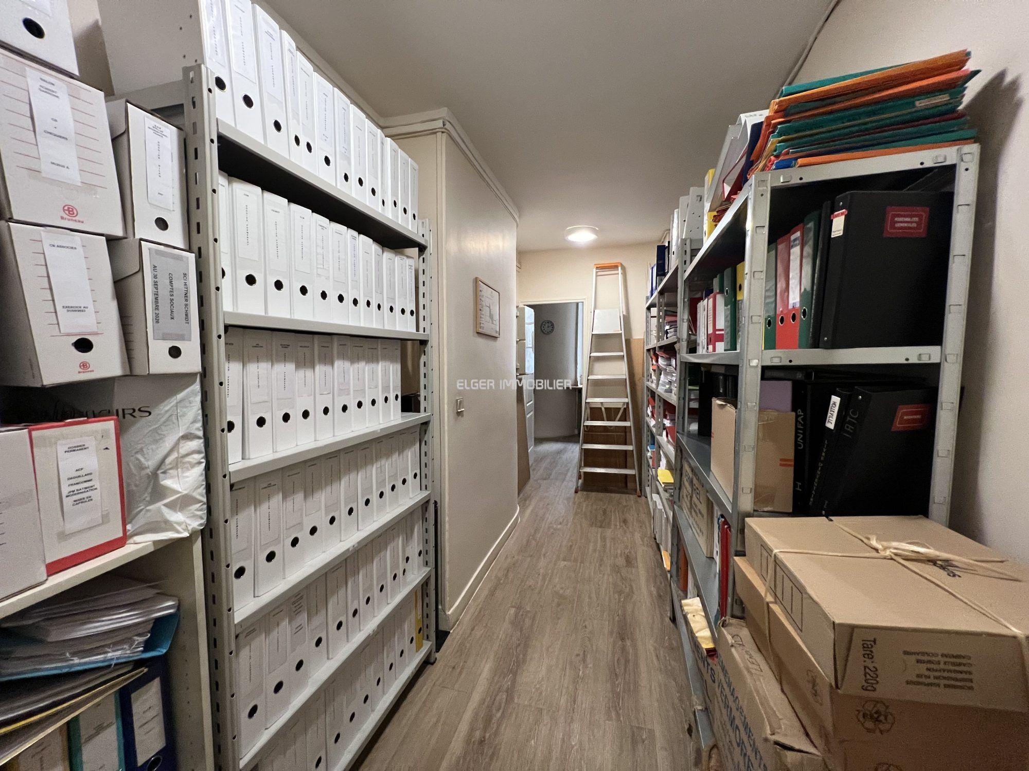 business premises 5 Rooms for rent on Paris (75009)